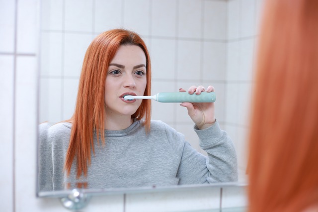 Temeljito čiščenje zobnega kamna opravi ustni higienik